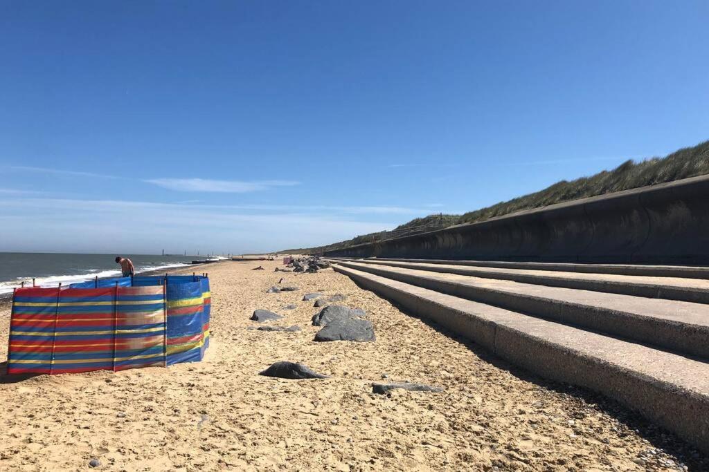 Dog Friendly Cottage 2 Mins To Beach With Hot Tub And Zappi Ev Lessingham Extérieur photo