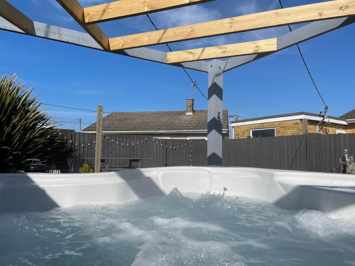 Dog Friendly Cottage 2 Mins To Beach With Hot Tub And Zappi Ev Lessingham Extérieur photo