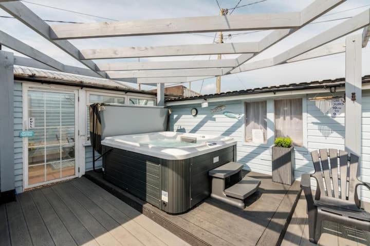 Dog Friendly Cottage 2 Mins To Beach With Hot Tub And Zappi Ev Lessingham Extérieur photo