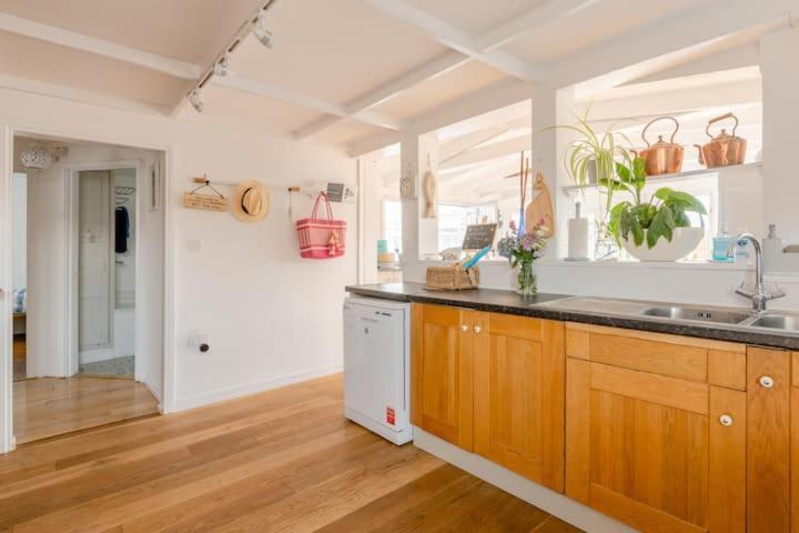 Dog Friendly Cottage 2 Mins To Beach With Hot Tub And Zappi Ev Lessingham Extérieur photo